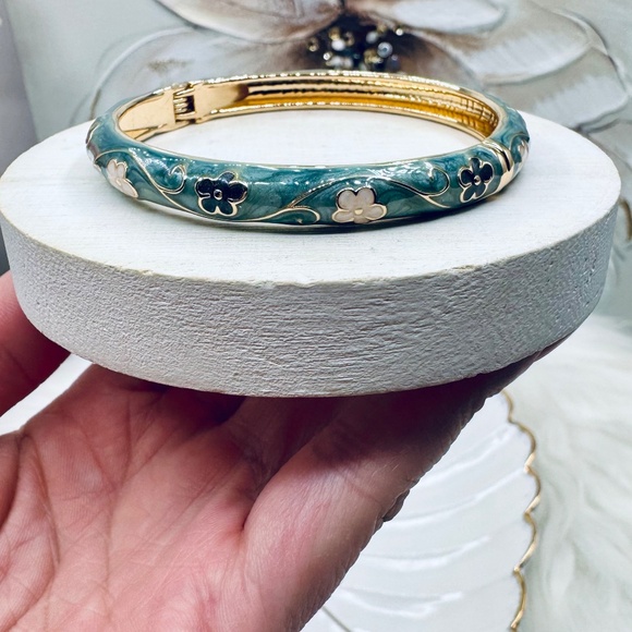 Gray & White Flower Enamel Cloisonne Bracelet Bangle - Picture 7 of 7